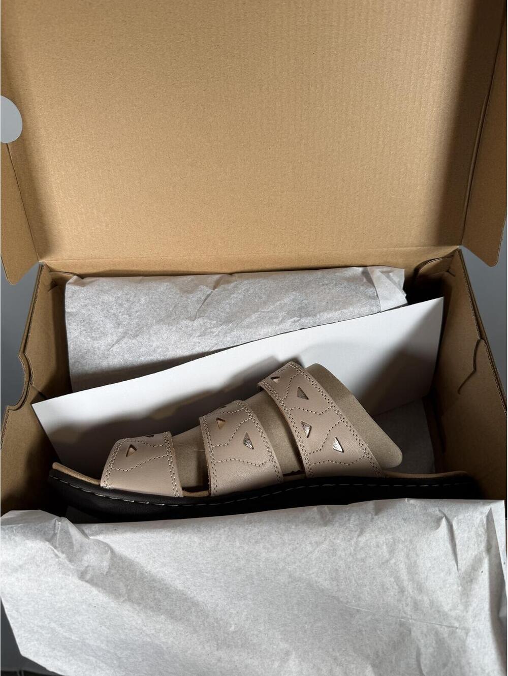 Clarks Laurieann Nora Sand Leather Slide Sandals US 12W Wide Comfort Slip-On NWB - Picture 2 of 13